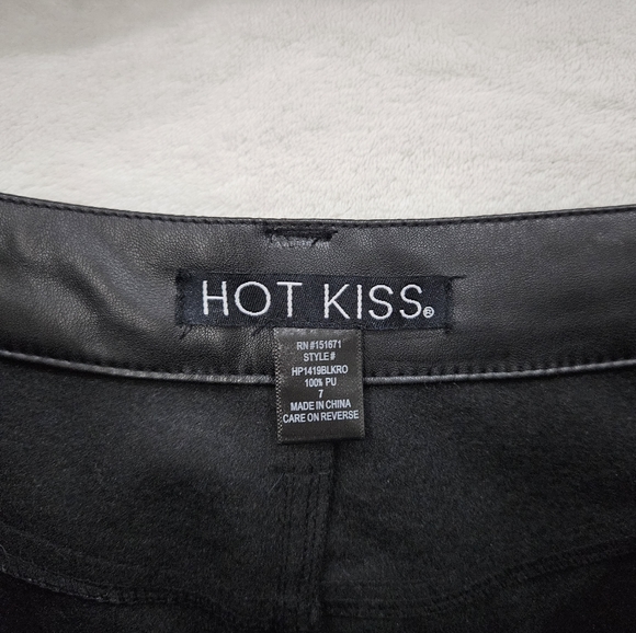Hot Kiss P.U. Leather Cargo Mid Rise Pants in Black Junior's Size 7 - Picture 4 of 4